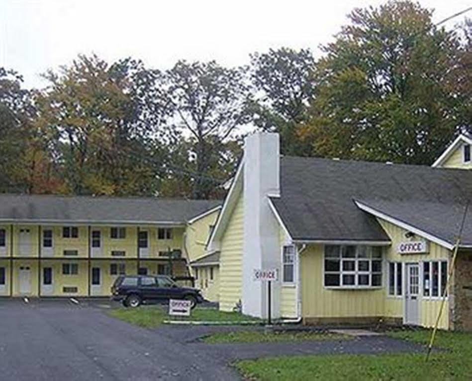 Country Place Inn And Suites White Haven Exterior foto
